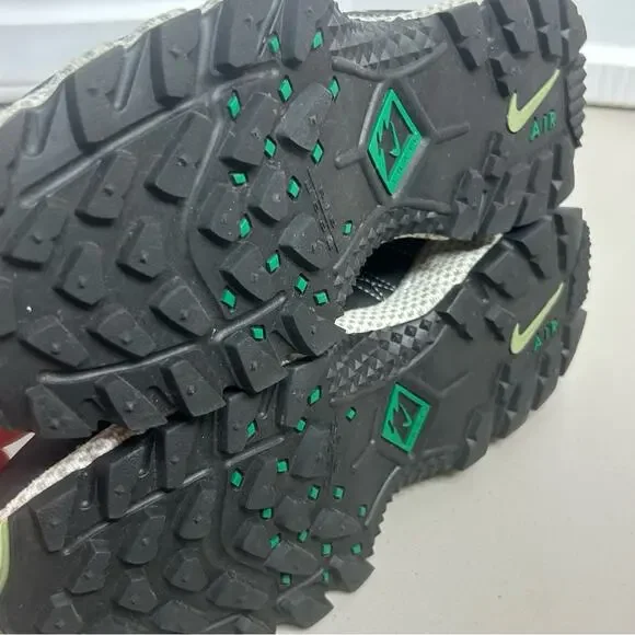 Nike Air Humara Sneaker Shoes QS Oil Green White Black FJ7098-301 Mens Size 10